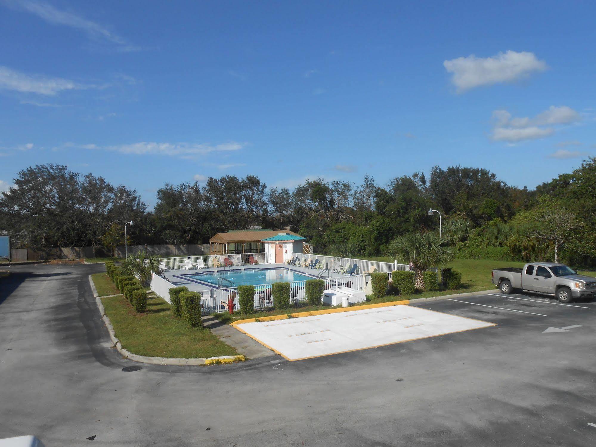 Executive Garden Titusville Hotel Exteriér fotografie